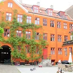 Balkon Med Udsigt Midt I Kobenhavn