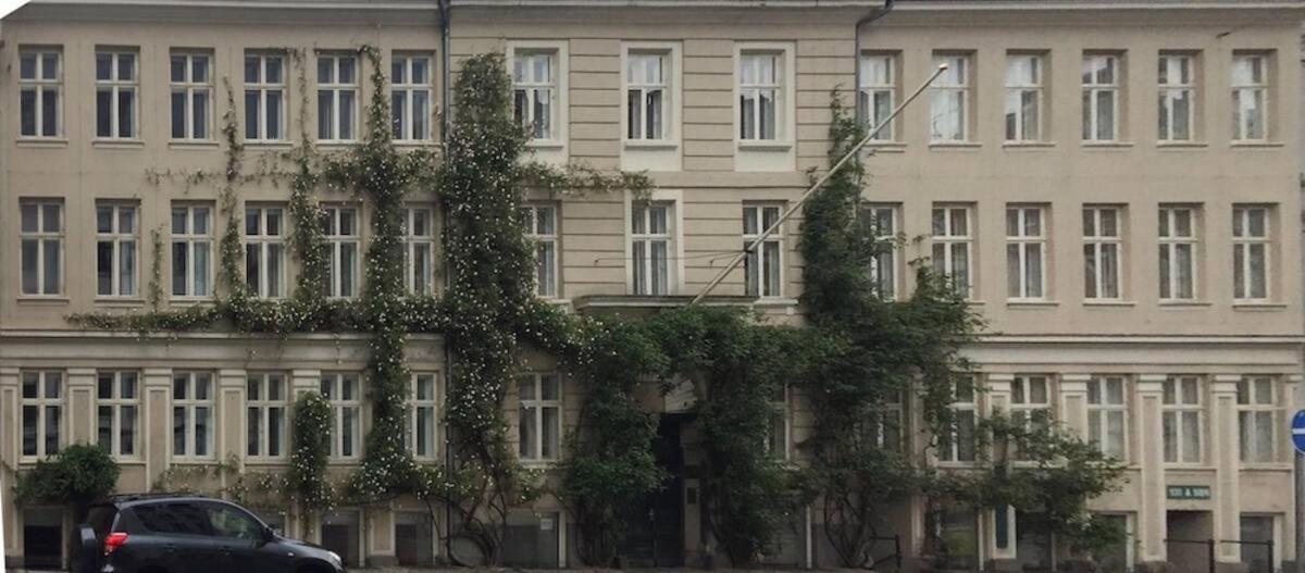 Balkon Med Udsigt Midt I * København