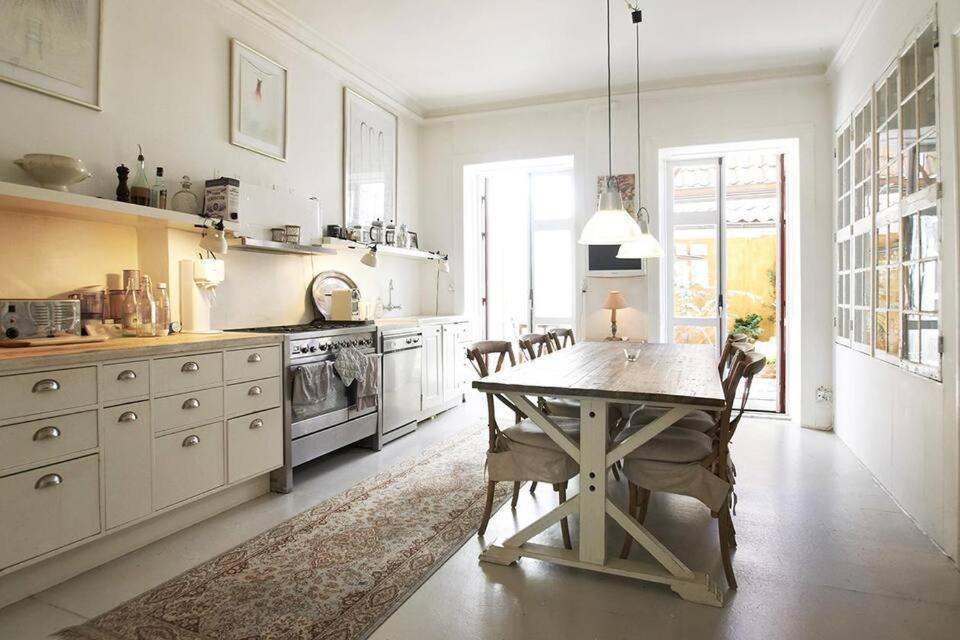 Balkon Med Udsigt Midt I Copenhagen