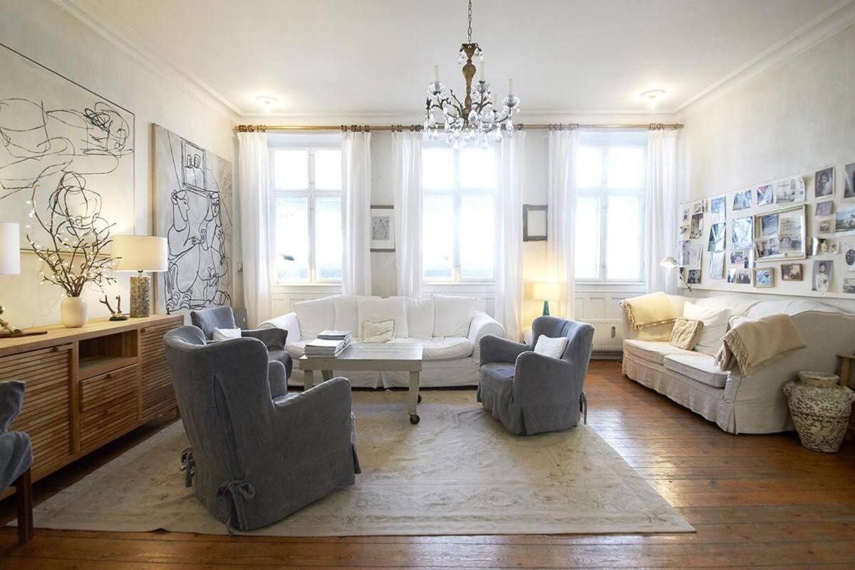 Apartment Balkon Med Udsigt Midt I