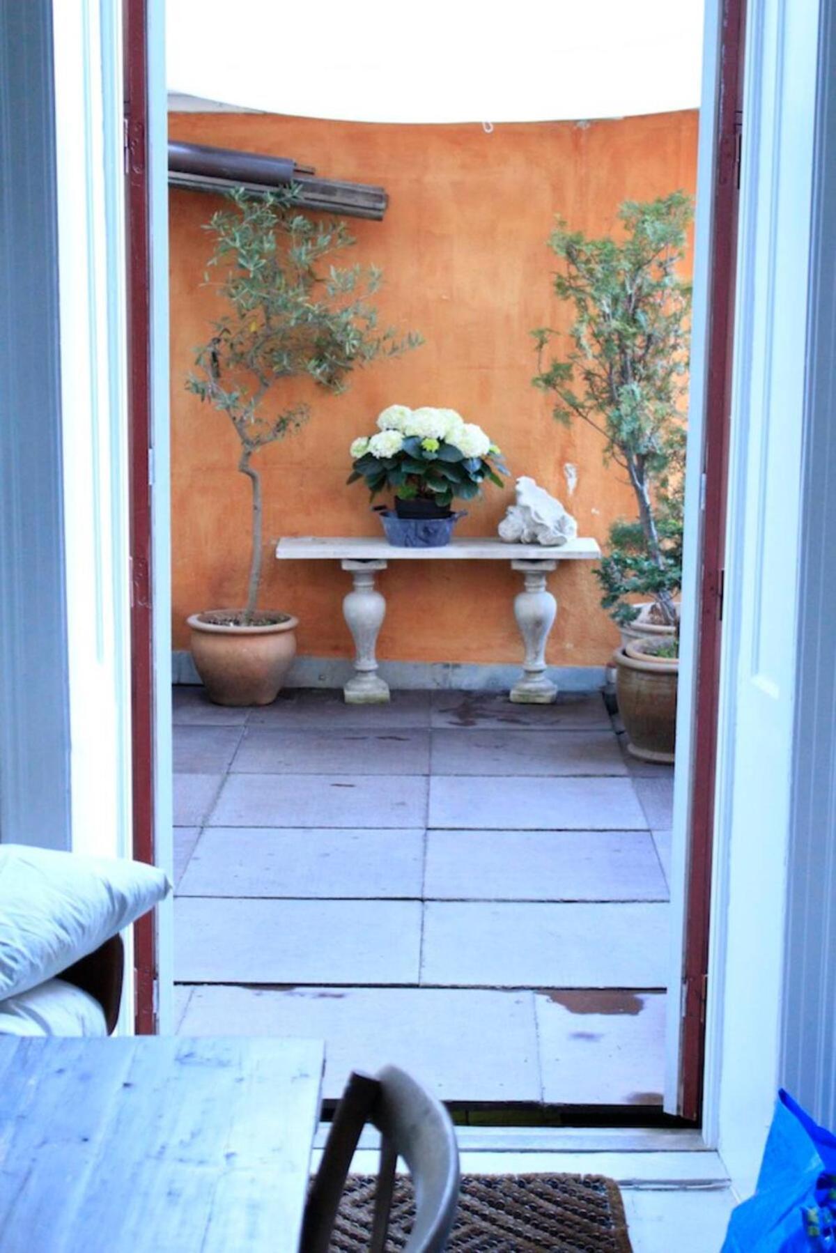 Balkon Med Udsigt Midt I Apartment